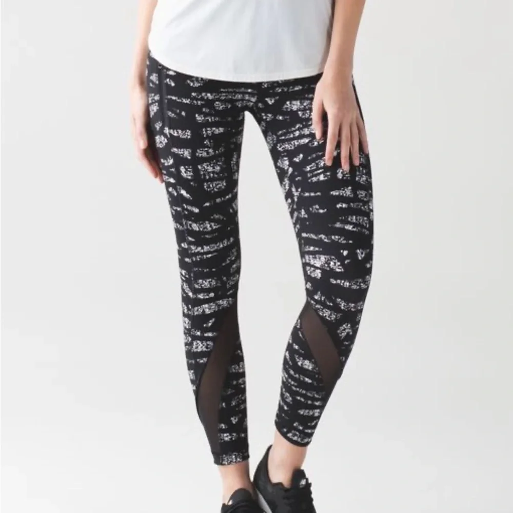 lululemon inspire animal swirl embossed leggings size 10